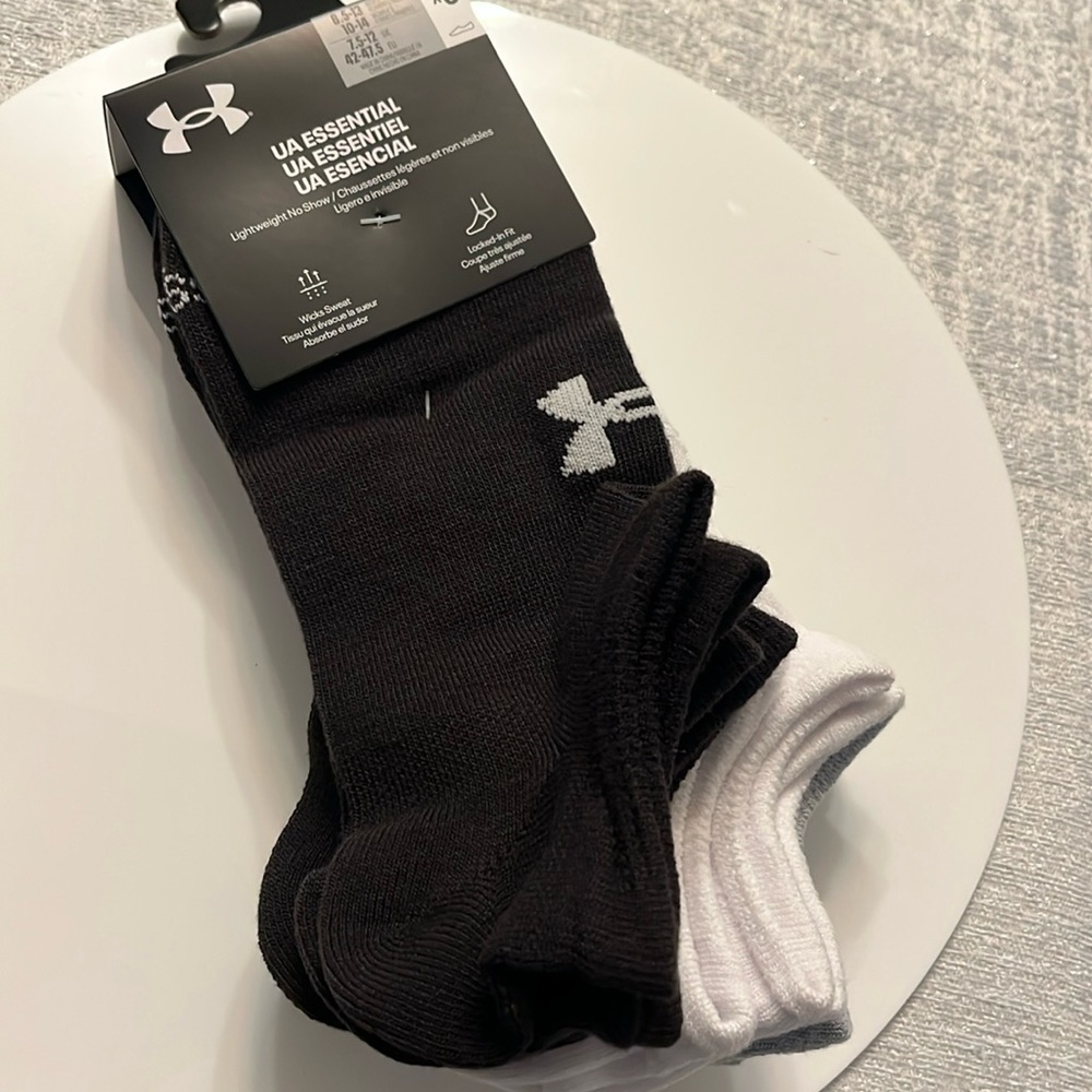 UNDER ARMOUR 6 PK socks white black and grey size:L 8-13 US/No show/invisible